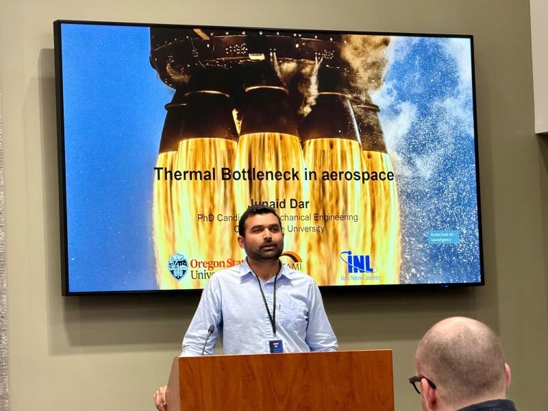Junaid Dar presenting his lightning talk at the STAR FIRE Workshop
