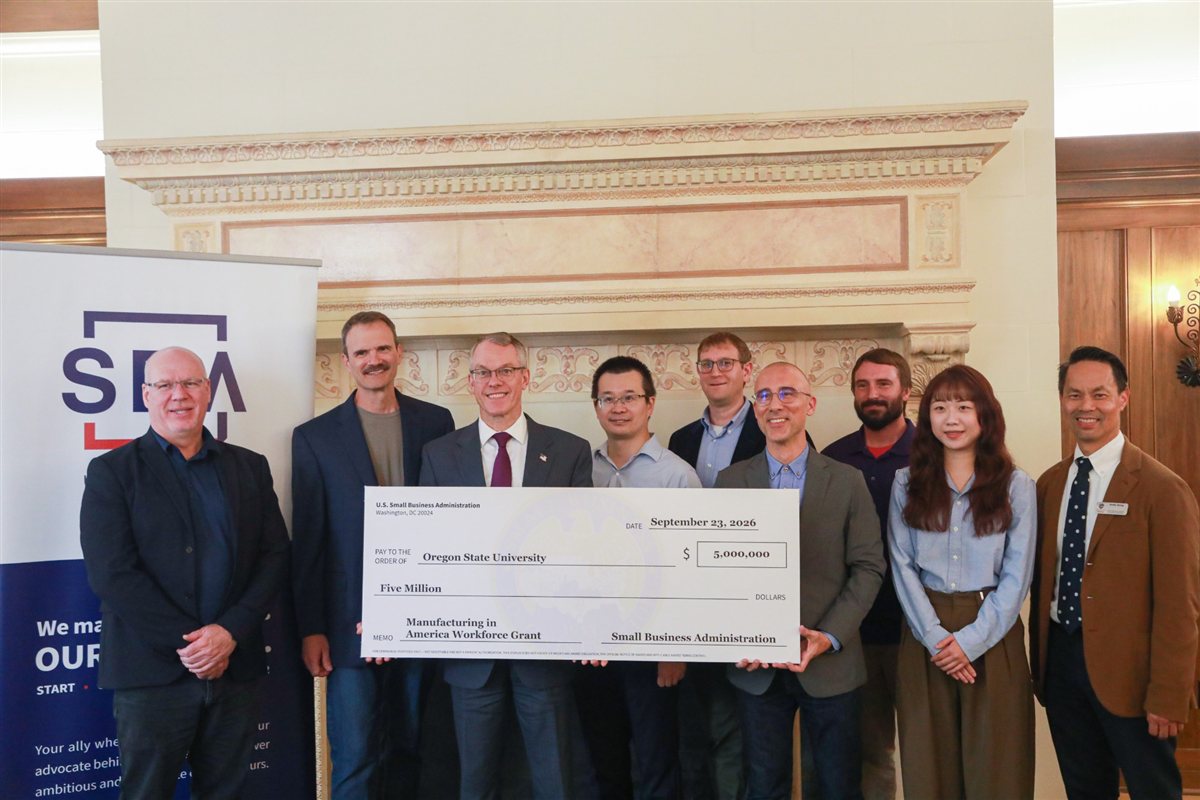 SBA representatives formally present the $5M Empower to Grow award to the Oregon State team