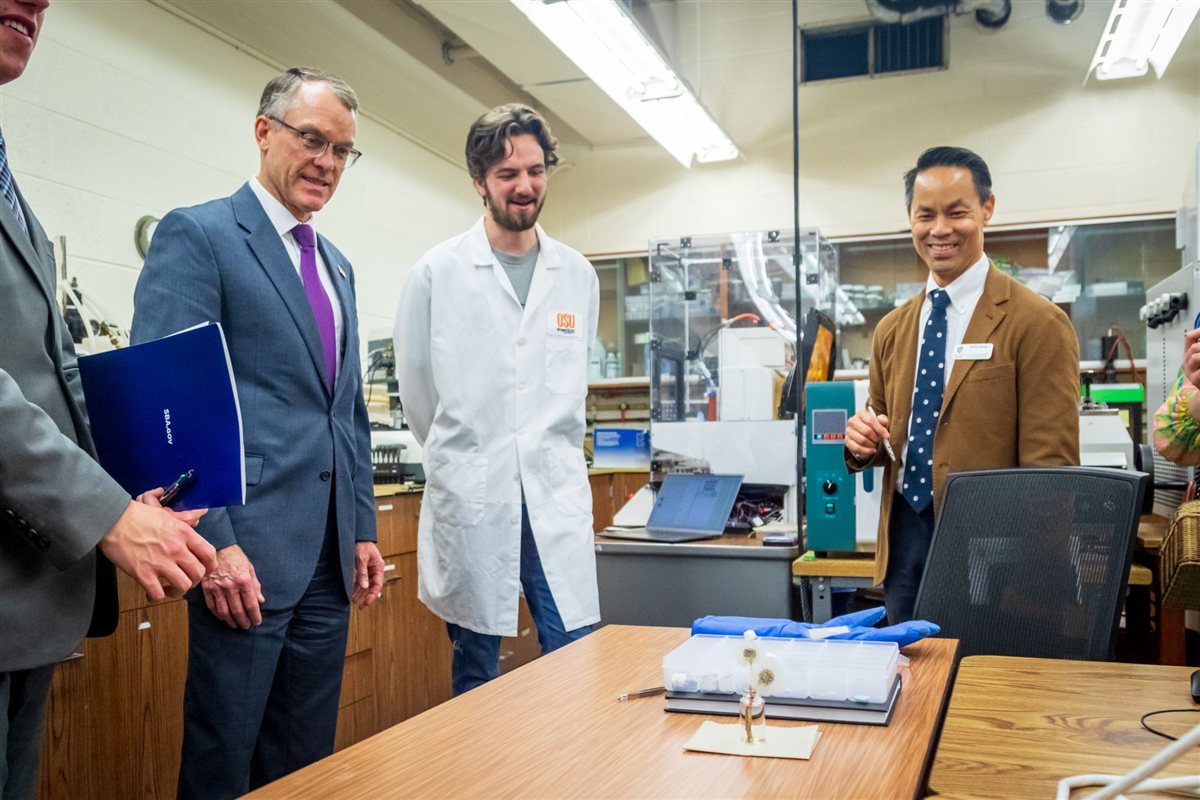 SBA representatives tour Dr. Lin's research lab